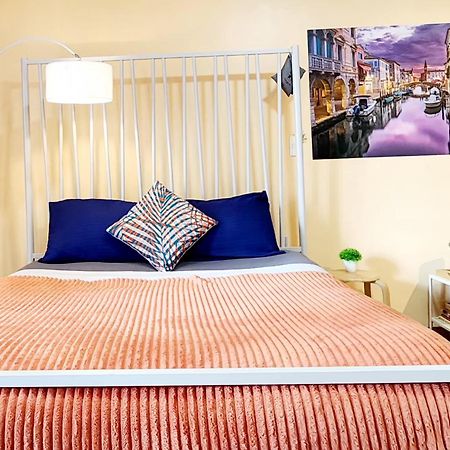 Spacious Cozy Suite At The Venice Mall With Free Parking And Washing Machine (Adults Only) Taguig Exterior foto