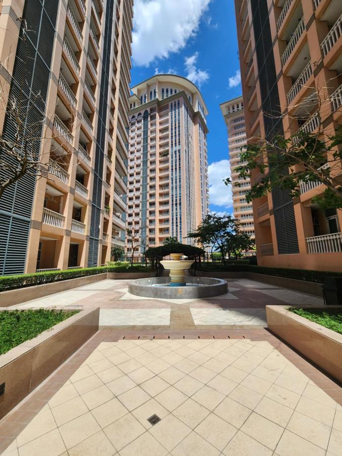 Spacious Cozy Suite At The Venice Mall With Free Parking And Washing Machine (Adults Only) Taguig Exterior foto