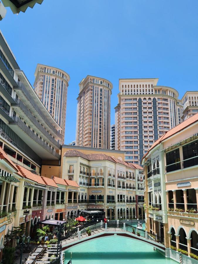 Spacious Cozy Suite At The Venice Mall With Free Parking And Washing Machine (Adults Only) Taguig Exterior foto