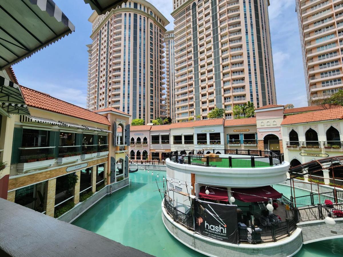 Spacious Cozy Suite At The Venice Mall With Free Parking And Washing Machine (Adults Only) Taguig Exterior foto
