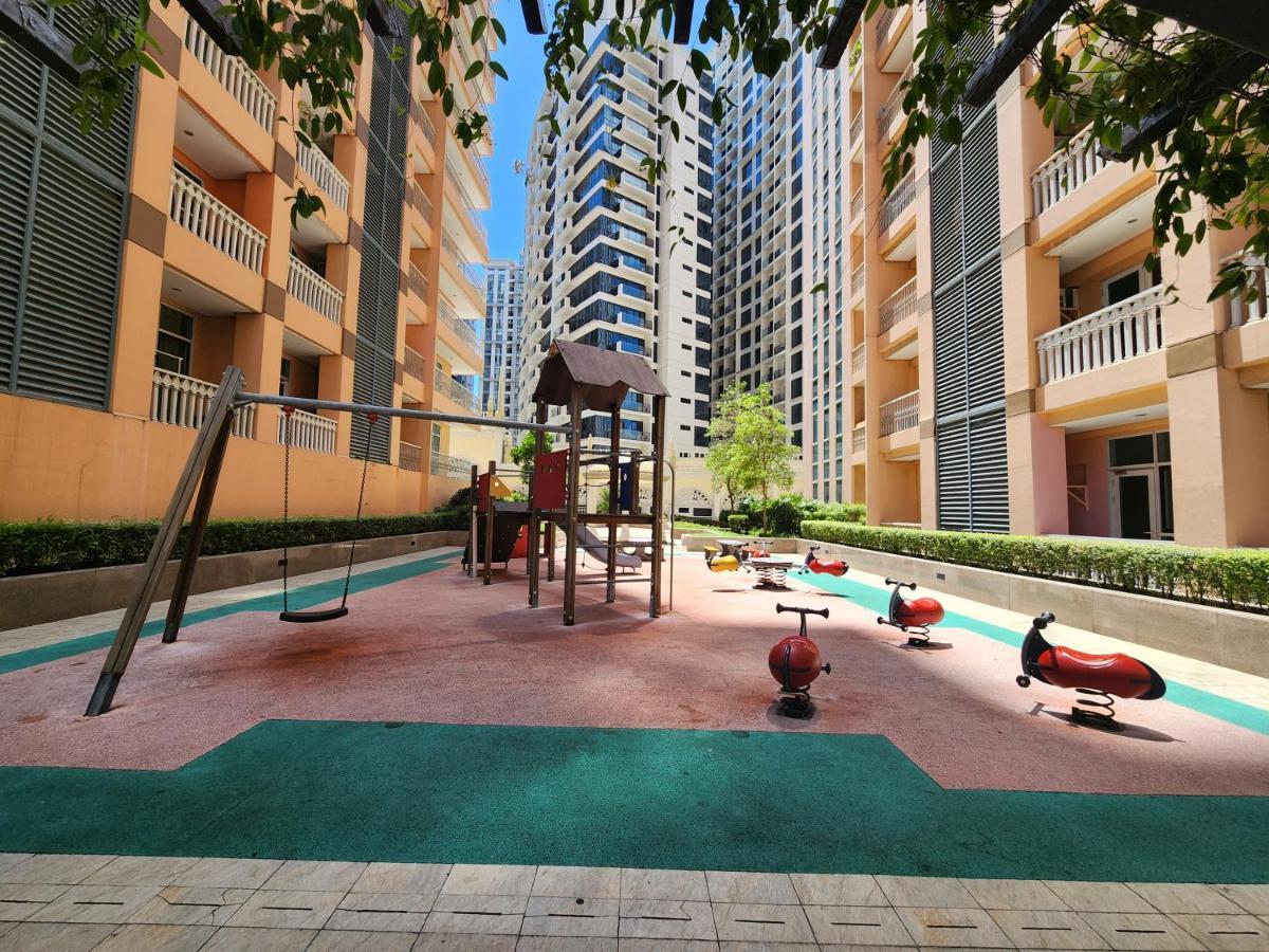 Spacious Cozy Suite At The Venice Mall With Free Parking And Washing Machine (Adults Only) Taguig Exterior foto