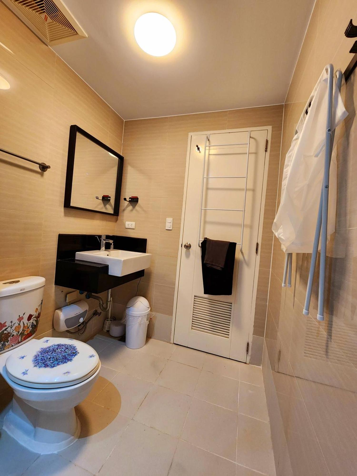 Spacious Cozy Suite At The Venice Mall With Free Parking And Washing Machine (Adults Only) Taguig Exterior foto