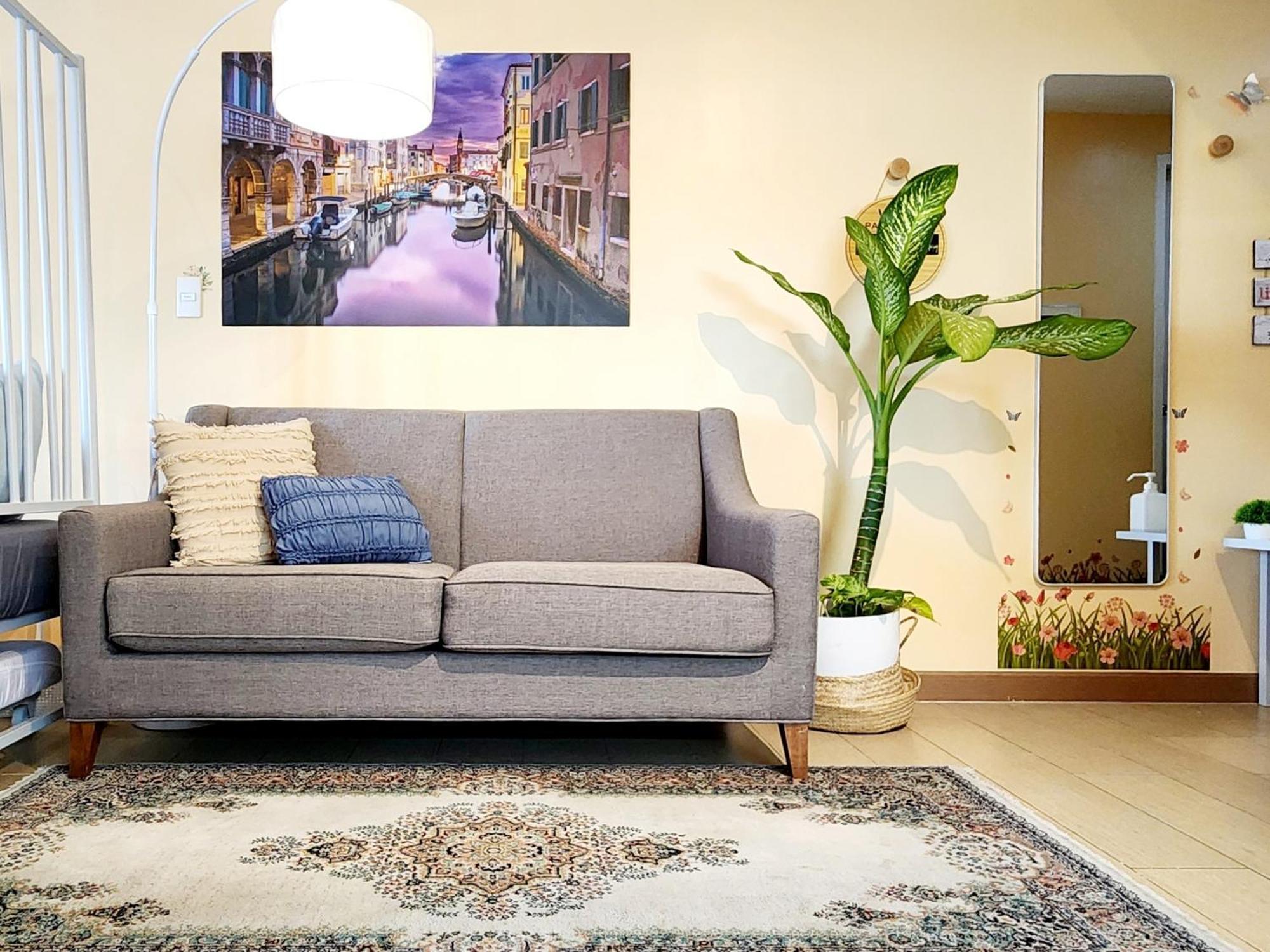 Spacious Cozy Suite At The Venice Mall With Free Parking And Washing Machine (Adults Only) Taguig Habitación foto